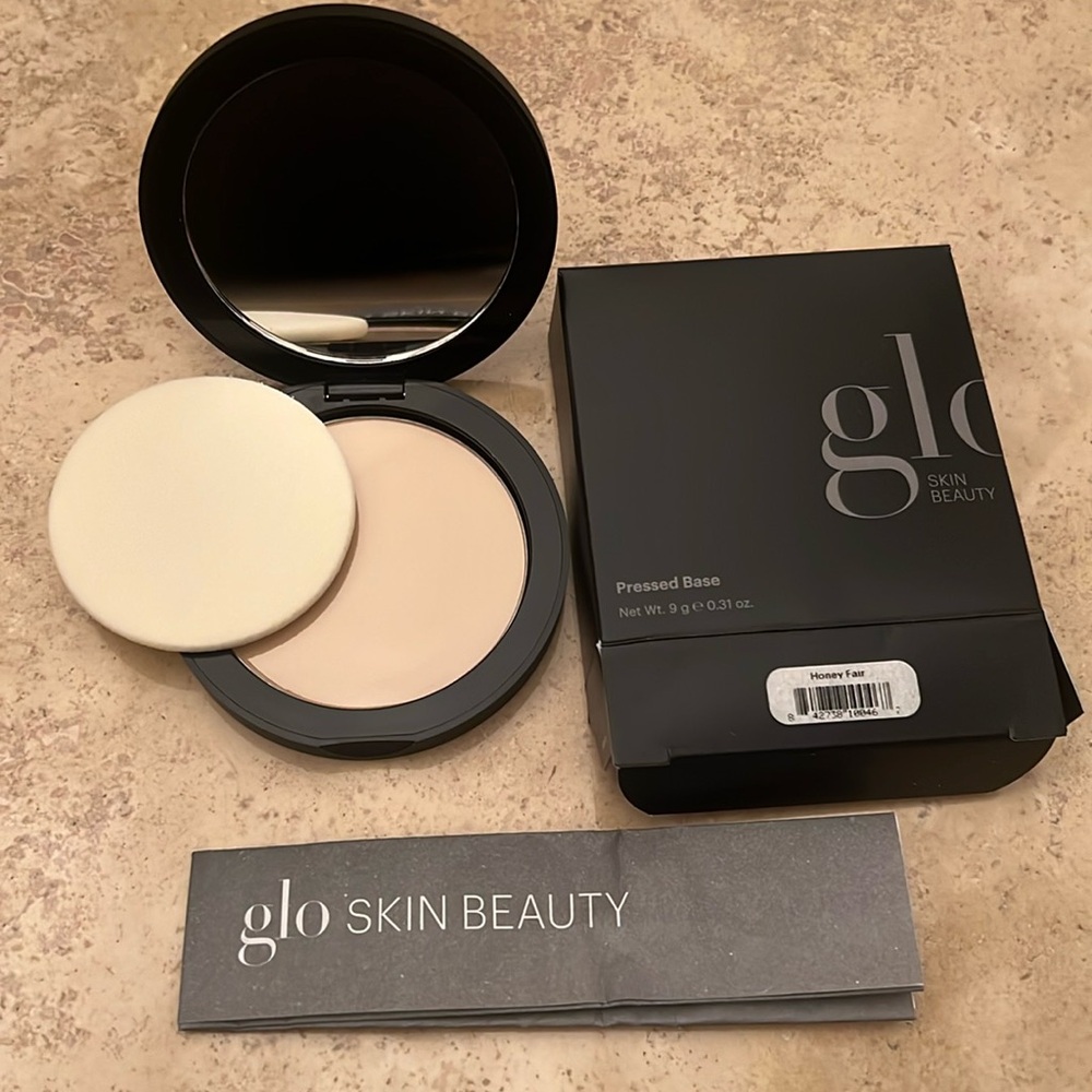 New In Box Glo Skin Beauty Pressed Base Powder Foundation in Honey Fair Color